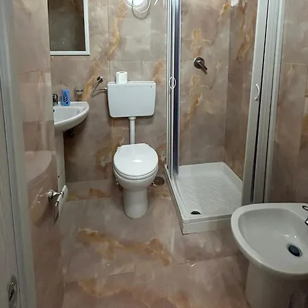 Valentino House Vico Mattonelle 48 *